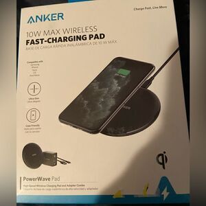 NWT Anker 10w Wireless Charging Pad